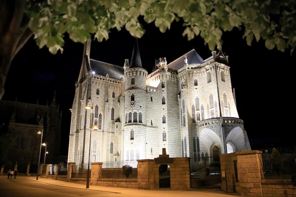 Hotel Gaudi 3*